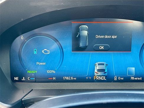 Used 2025 Ford Escape SE w/ PHEV Premium Package image 12