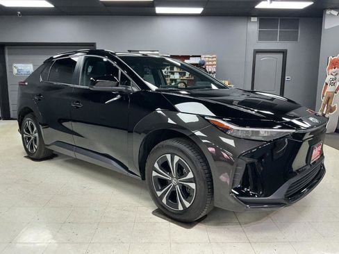 Used 2023 Toyota bZ4X AWD image 2