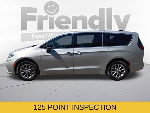 Used 2026 Chrysler Pacifica Limited FWD image 9
