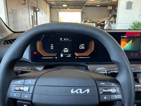 Used 2025 Kia K4 FWD image 36