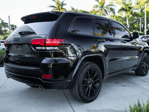 Used 2022 Jeep Grand Cherokee Laredo X image 10