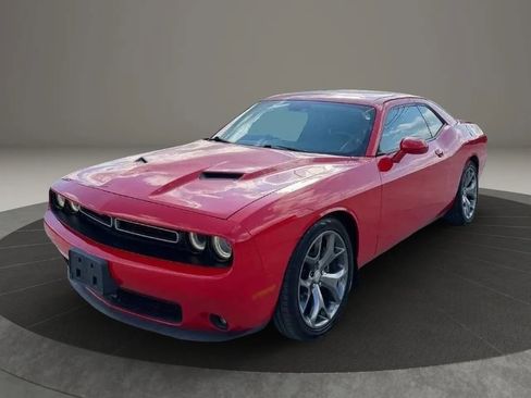 Used 2015 Dodge Challenger SXT Plus w/ Technology Group RWD image 3