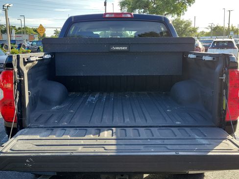 Used 2017 Toyota Tundra SR5 w/ SR5 Upgrade Package AWD/4WD image 12
