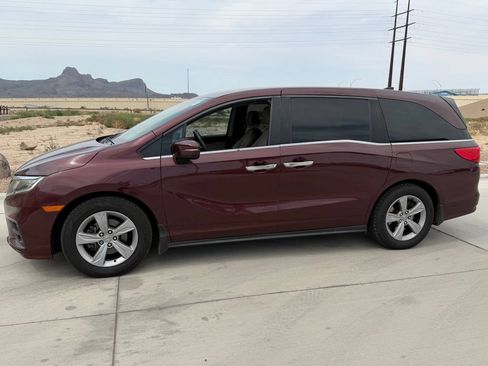 Used 2018 Honda Odyssey EX image 3
