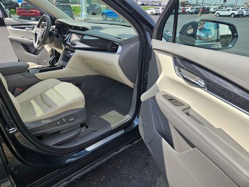 Used 2020 Cadillac XT6 Premium Luxury w/ LPO, Floor Liner Package FWD image 30