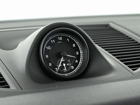 Certified 2025 Porsche Macan AWD image 16