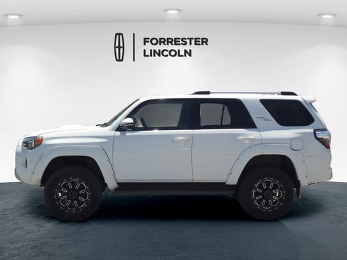 Used 2018 Toyota 4Runner TRD Off-Road Premium AWD/4WD image 6