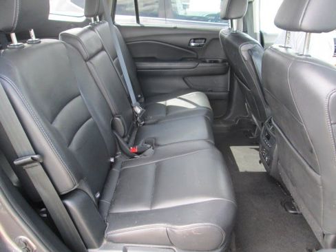 Used 2017 Honda Pilot Touring image 4