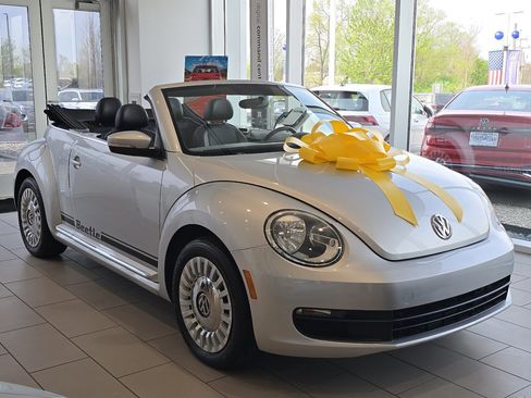 Used 2014 Volkswagen Beetle 2.5 FWD image 2