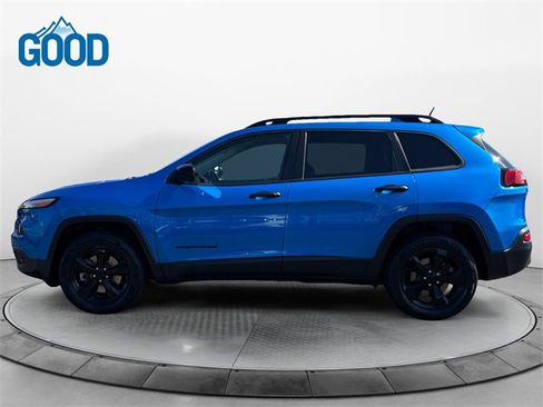 Used 2017 Jeep Cherokee Altitude image 2