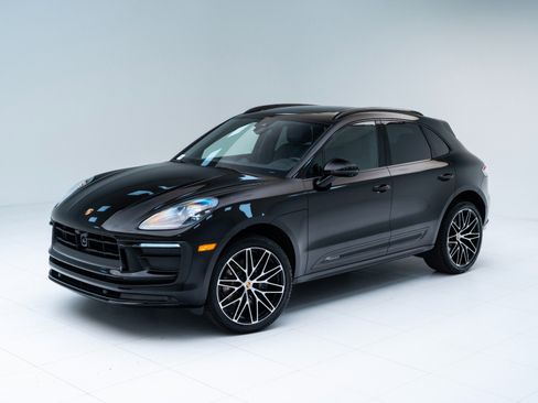 Certified 2026 Porsche Macan AWD/4WD image 1