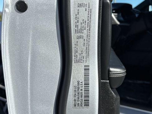 Used 2024 Jeep Grand Cherokee Limited image 34