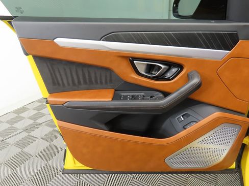 Used 2019 Lamborghini Urus image 24