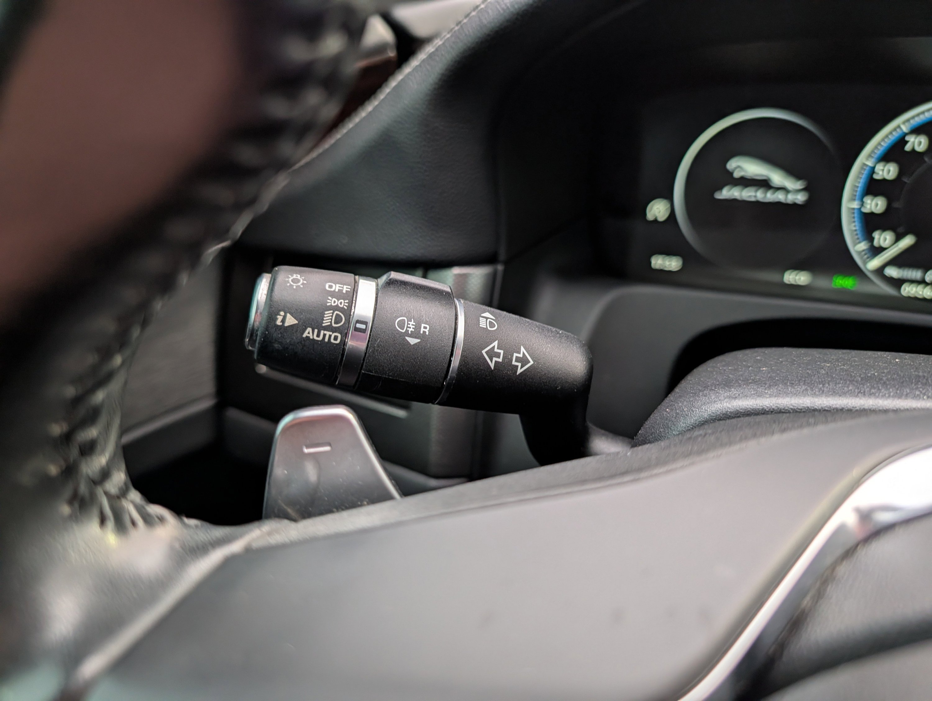 Used 2018 Jaguar XF S RWD image 43