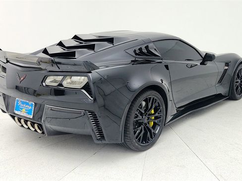 Used 2017 Chevrolet Corvette Z06 w/ Z07 Performance Package image 6