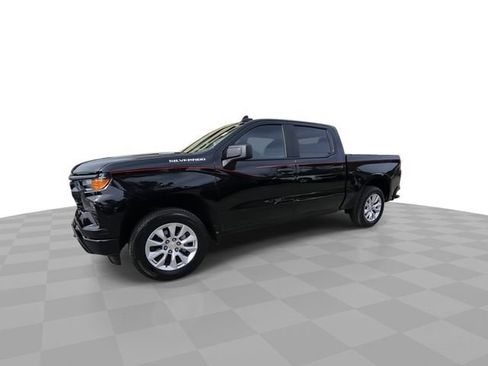 Used 2025 Chevrolet Silverado 1500 Custom image 4