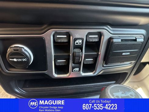 Used 2020 Jeep Wrangler Unlimited Sahara w/ Uconnect 4C Nav & Sound Group AWD/4WD image 26