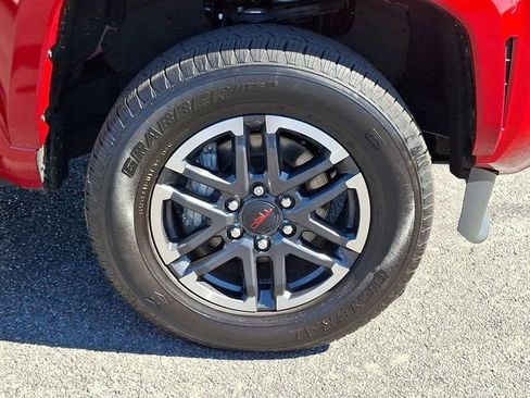 Used 2025 Toyota Tacoma TRD Sport AWD/4WD image 11
