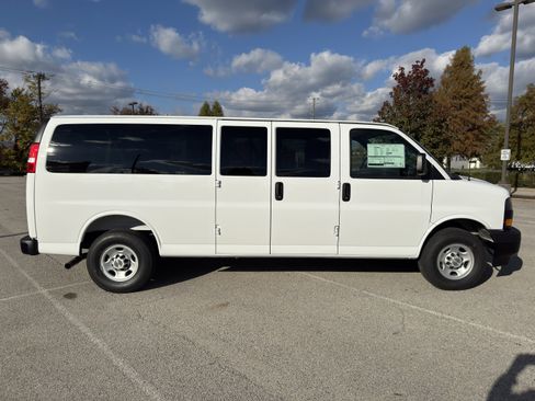 New 2025 Chevrolet Express 3500 LS image 8