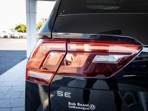 Certified 2022 Volkswagen Tiguan SE R-Line image 14