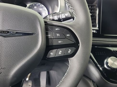 New 2026 Chrysler Pacifica Limited w/ S Appearance Package image 18