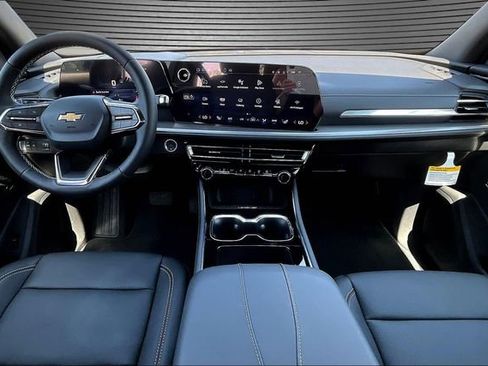 New 2025 Chevrolet Traverse LT w/ Driver Confidence Package FWD image 5