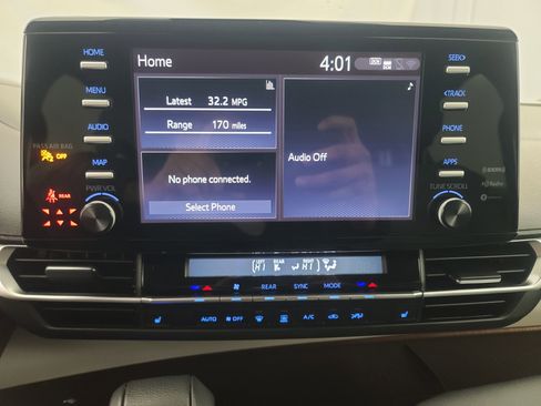 Used 2024 Toyota Sienna XLE image 33