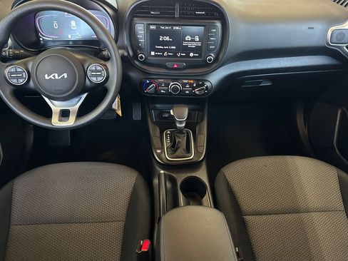 Used 2025 Kia Soul LX w/ LX Technology Package FWD image 13
