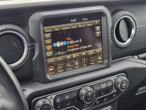 Used 2022 Jeep Wrangler Unlimited Sahara w/ Cold Weather Group AWD/4WD image 13