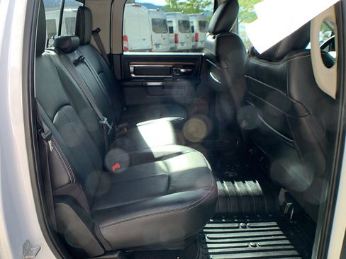 Used 2018 RAM 1500 Laramie image 30