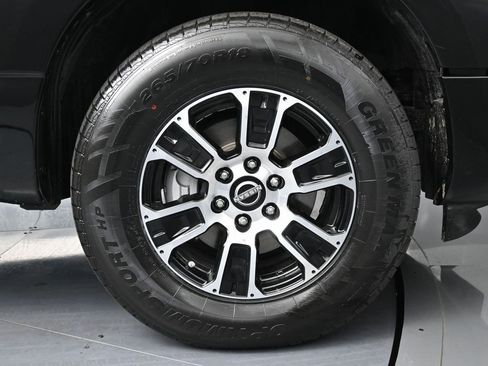 Used 2023 Nissan Titan SV image 12