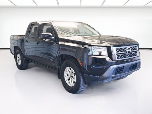 Used 2024 Nissan Frontier SV image 3