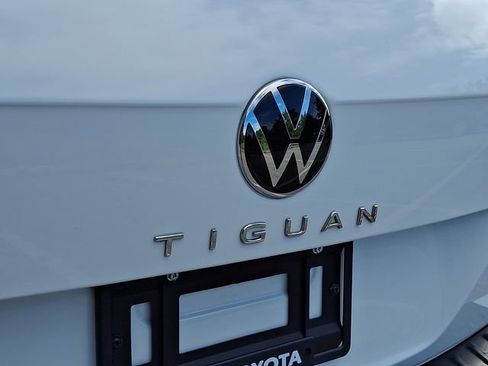 Used 2024 Volkswagen Tiguan SE AWD/4WD image 29