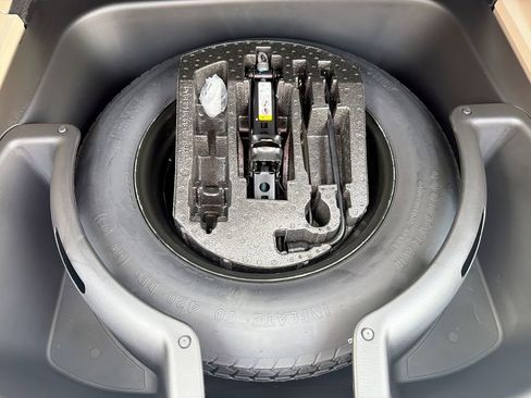 Used 2021 Jeep Grand Cherokee Limited image 37