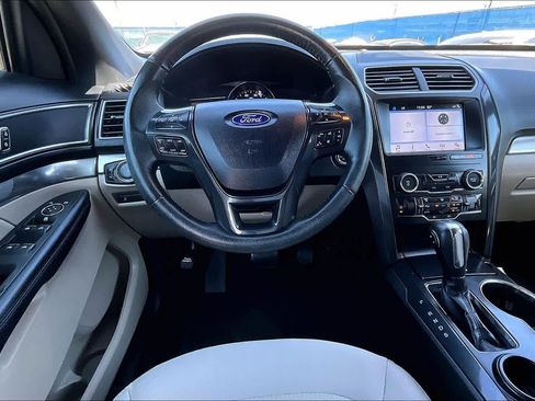 Used 2019 Ford Explorer XLT w/ Equipment Group 201A FWD image 6