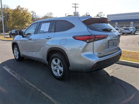 Used 2023 Toyota Highlander LE image 10