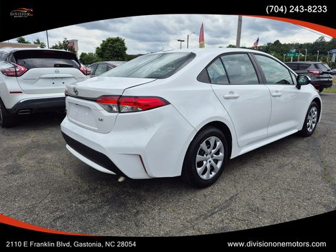 Used 2022 Toyota Corolla LE FWD image 7