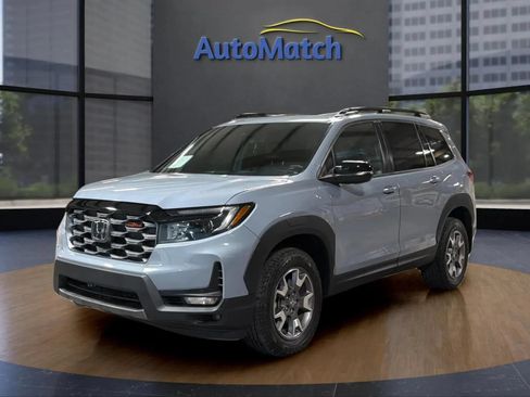 Used 2023 Honda Passport TrailSport image 3