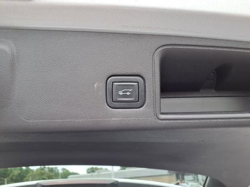 Used 2022 GMC Terrain SLE w/ Driver Convenience Package image 26