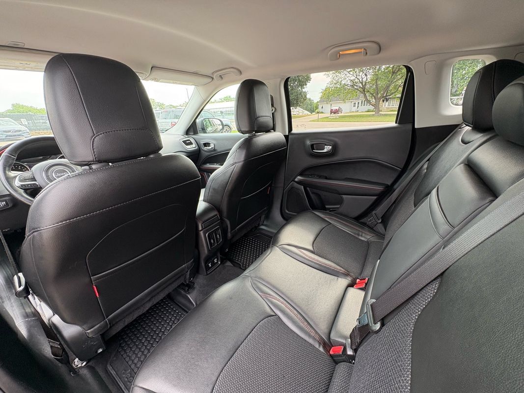 Used 2018 Jeep Compass Trailhawk w/ Cold Weather Group AWD/4WD image 26