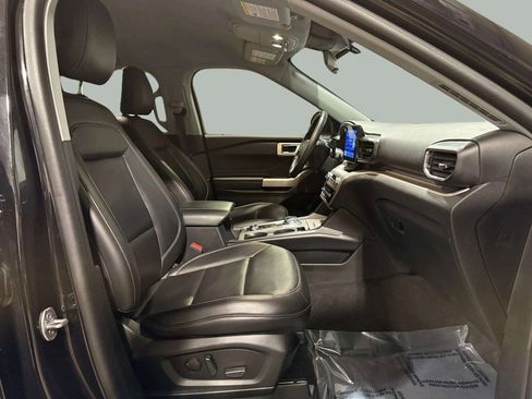 Used 2022 Ford Explorer XLT w/ Equipment Group 202A image 27