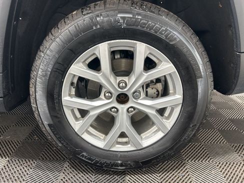 Used 2023 Jeep Grand Cherokee Limited image 34