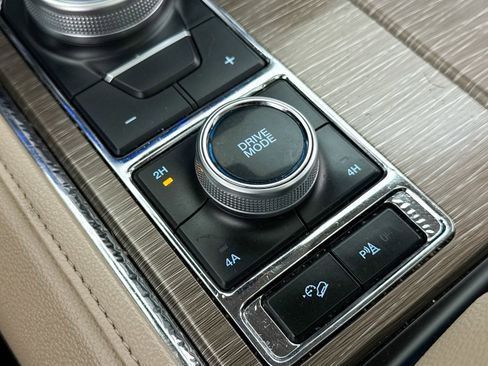 Used 2024 Ford Expedition Max Limited image 9