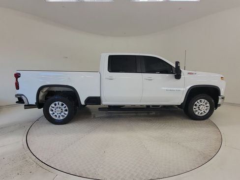 Used 2020 Chevrolet Silverado 2500 LT w/ Z71 Off-Road Package image 6