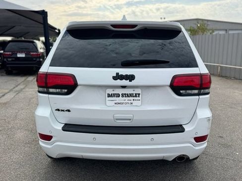 Used 2022 Jeep Grand Cherokee Laredo X AWD/4WD image 5