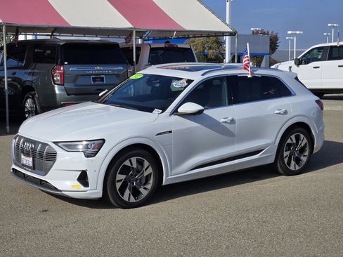 Used 2022 Audi e-tron Premium Plus w/ Premium Plus Package image 9