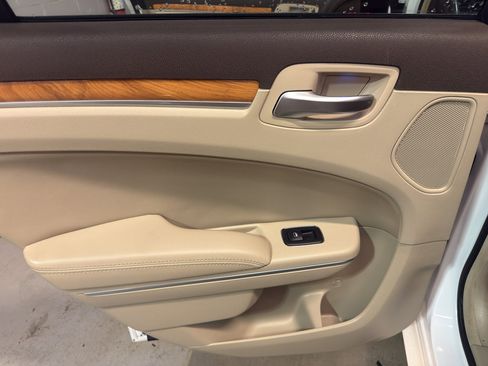 Used 2014 Chrysler 300 C w/ Harman/Kardon Audio Group AWD/4WD image 28