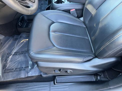 Used 2023 Chrysler Pacifica Touring-L w/ S Appearance Package image 24