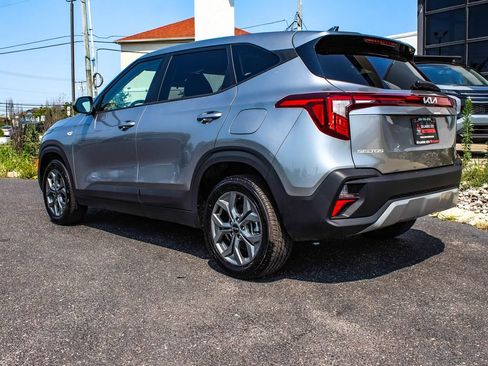 Used 2025 Kia Seltos LX AWD/4WD image 4