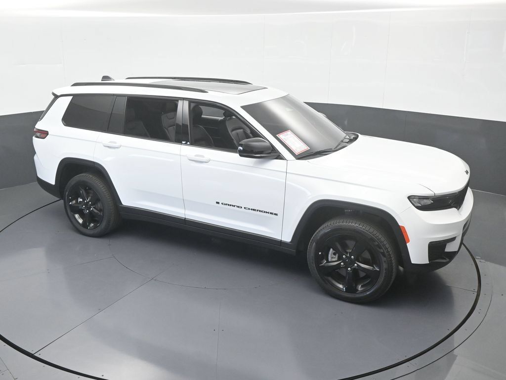 Used 2025 Jeep Grand Cherokee L Limited w/ Black Appearance Package AWD/4WD image 63